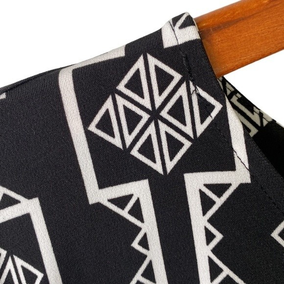 JM Collection Geo Print 3/4 Sleeve Scoop Neck Tunic Top Asymmetrical Sheer Hem - Picture 3 of 14